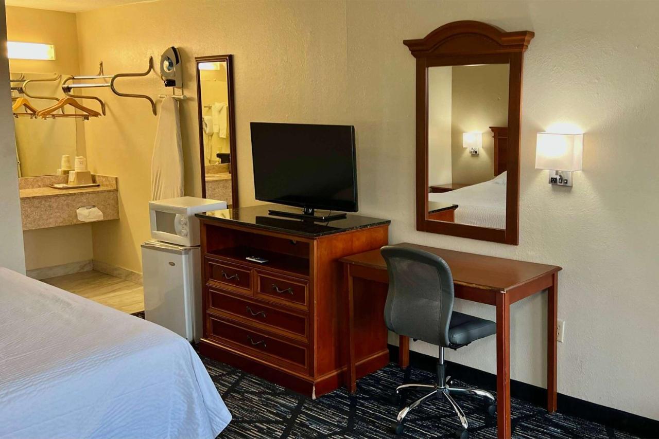 Baymont By Wyndham Troy Hotel ภายนอก รูปภาพ