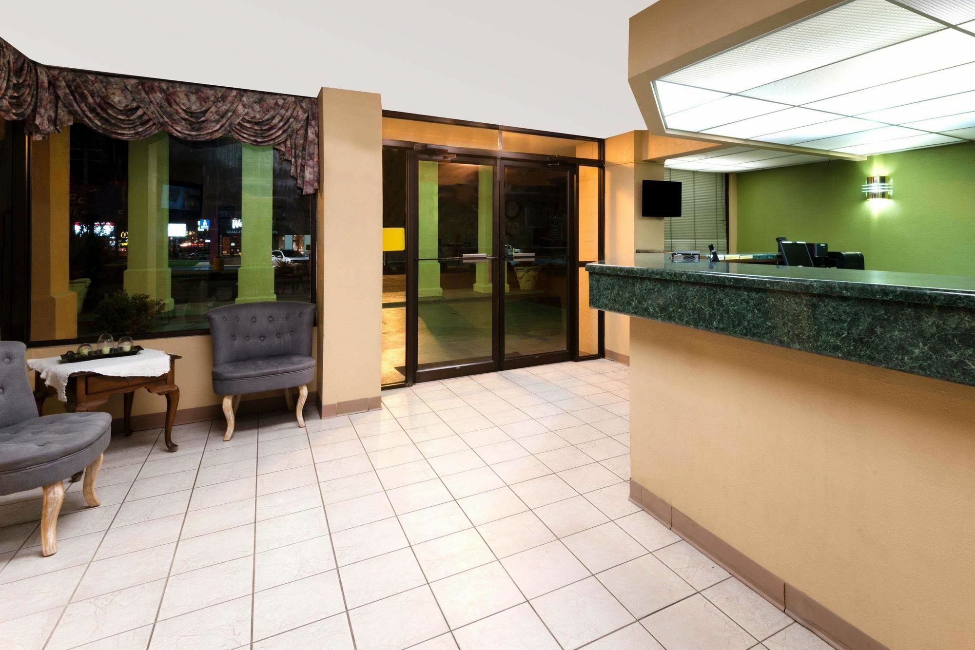 Baymont By Wyndham Troy Hotel ภายนอก รูปภาพ